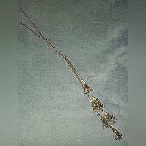 Pretty, long necklace